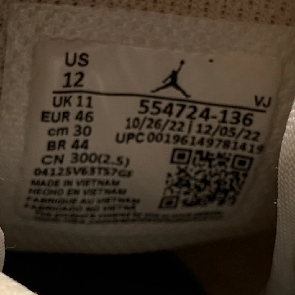 Jordan 1 Mid Triple‎ White Basketball Shoes 554724‑136 Men’s Sz 12 EU 46